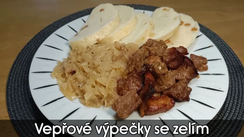 Vepřové výpečky se zelím a houskovým knedlíkem